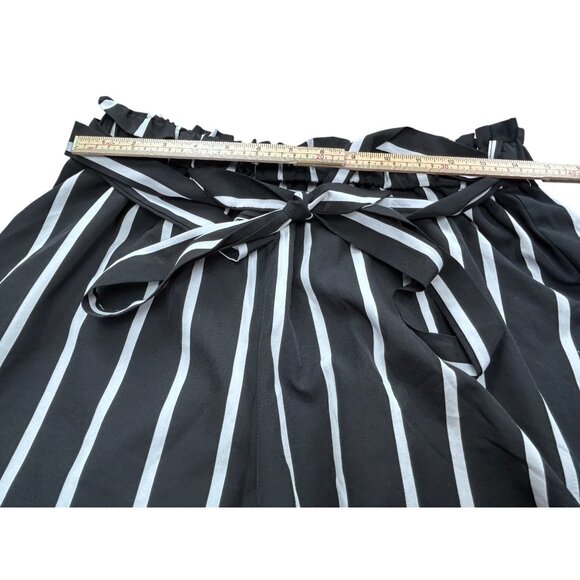 Shein Curve 1XL Black & White Striped High-Waisted Paperbag Shorts - Picture 6 of 6